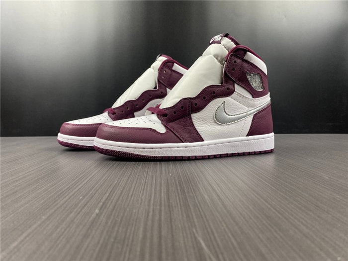 Jordan1 Retro OG Bordeaux 555088-611