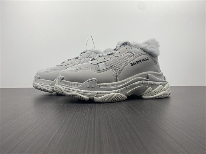 BLCG Triple S Fake Fur Grey  668563 W3CQ5 1210