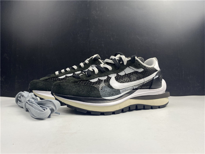 Nike Vaporwaffle sacai Black White  CV1363-001