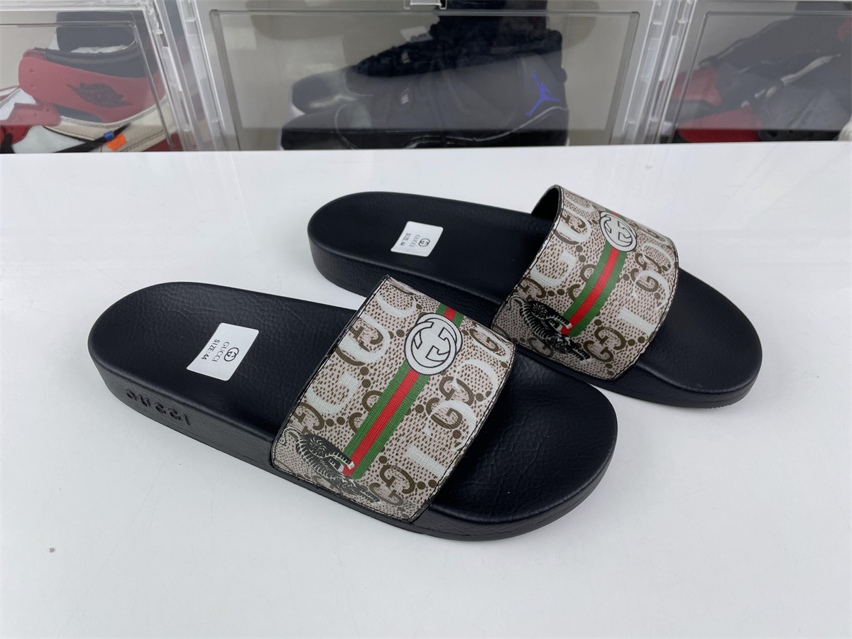 GUCCI Slide with Tiger LOGO