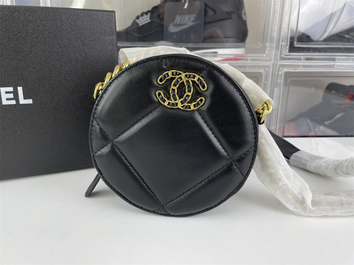 CHANEL Small Black Round bag,  14.5cm