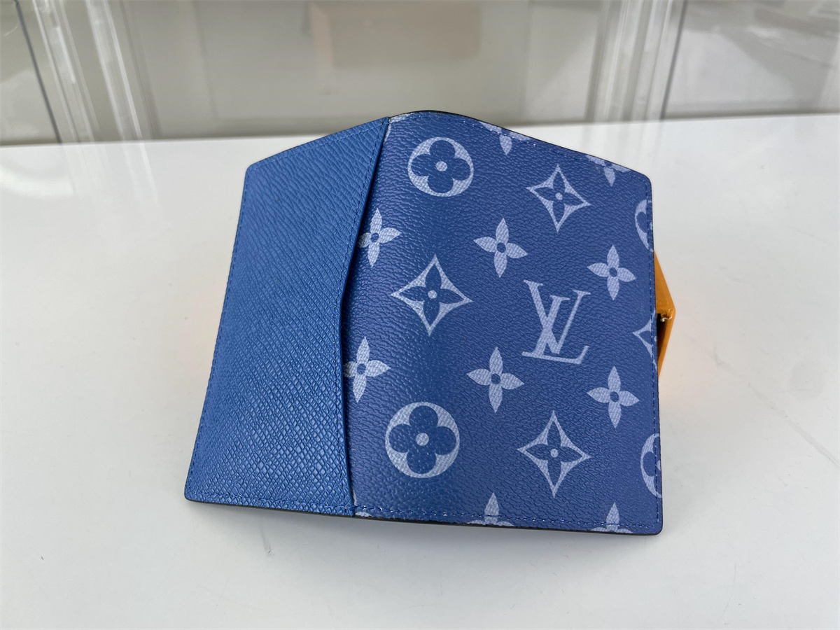 LV Blue wallet, (11 x 8 x 1 cm)
