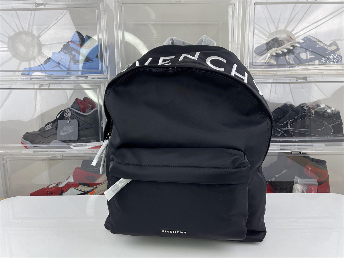 GIVENCHY BackPack ( 35 x 9 x 45cm)