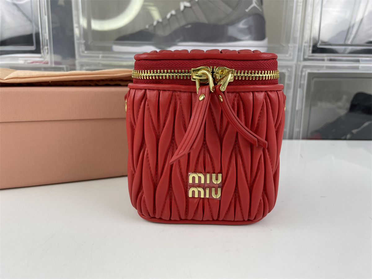 Miu Miu Red matelasse craft bag (10.5 x 9.5 x 7cm)