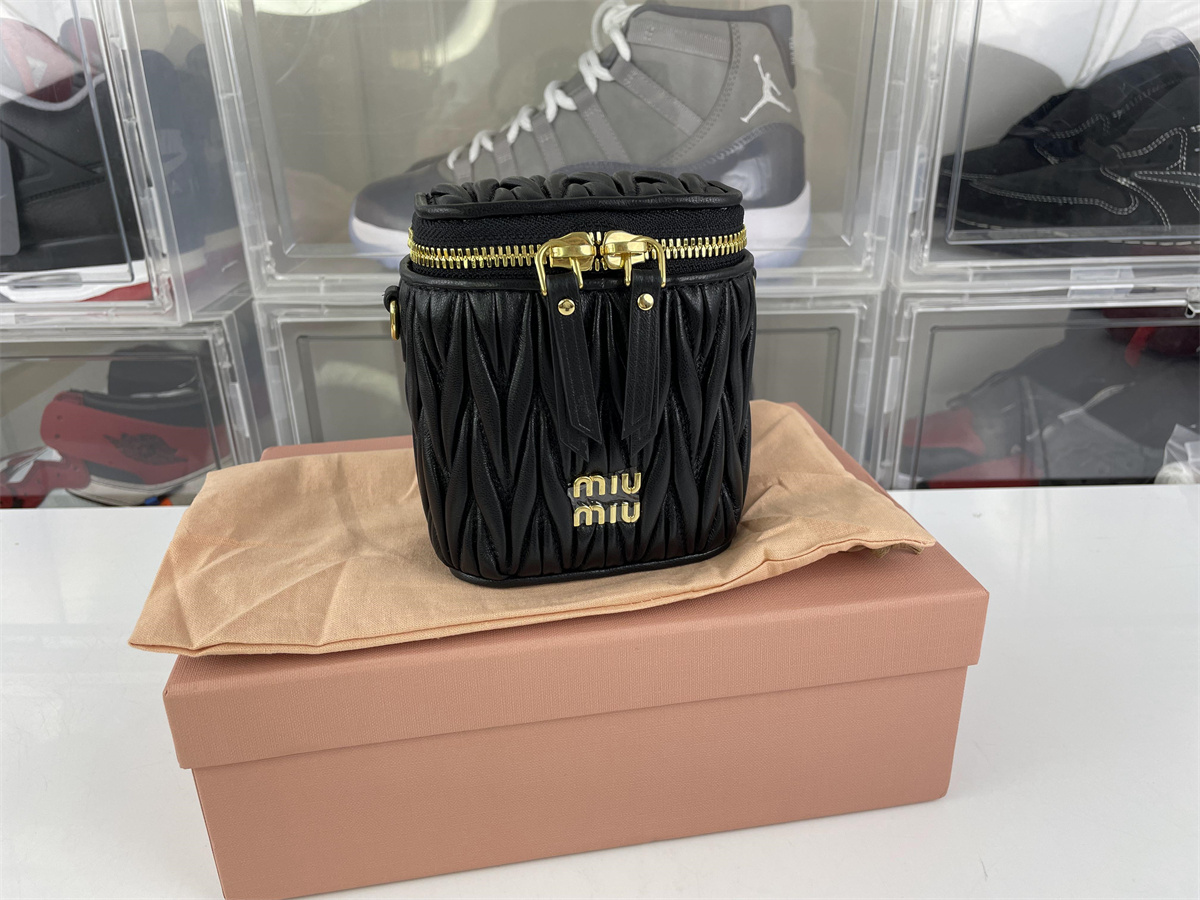 Miu Miu Black matelasse craft bag (10.5 x 9.5 x 7cm)
