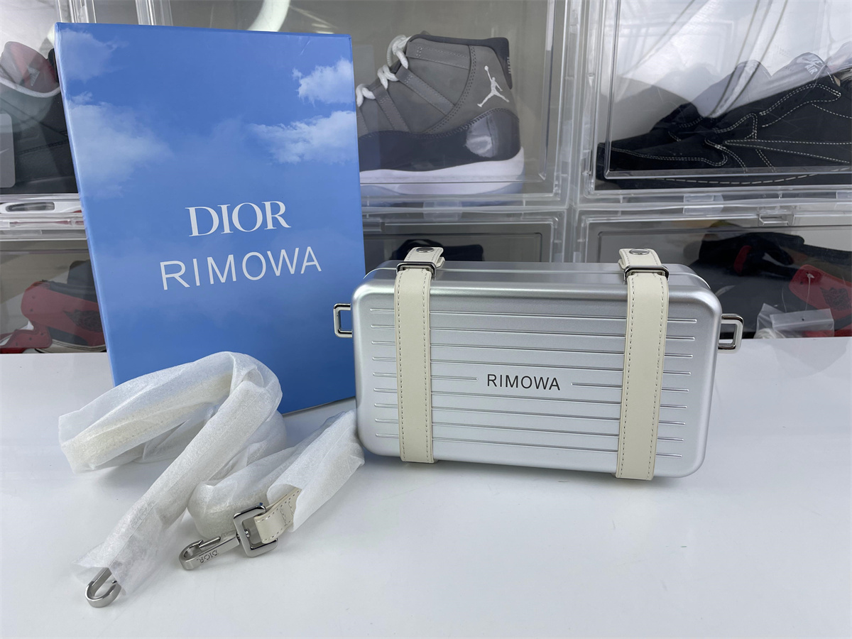 Rimowa Silver with Pink strap leather Cross-body bags Dior (20cm)