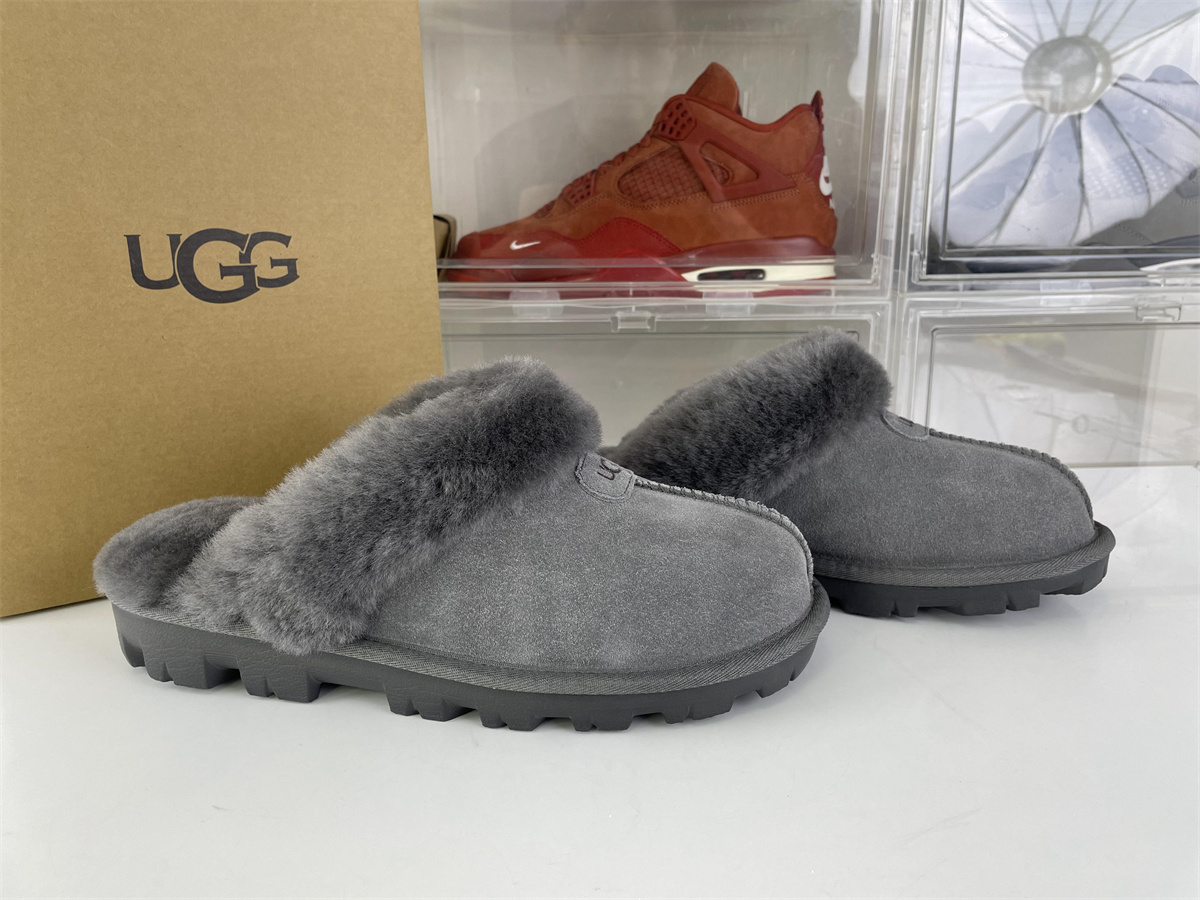UGG Grey slipper with furs inside, (EU 35 -43 )