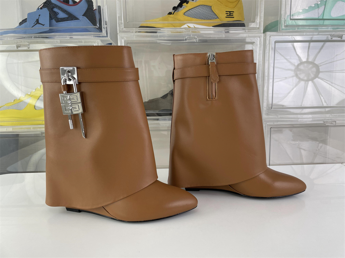 GIVENCHY Shark Lo Brown boost haging with locks, 8.5cm heel, EU34-42